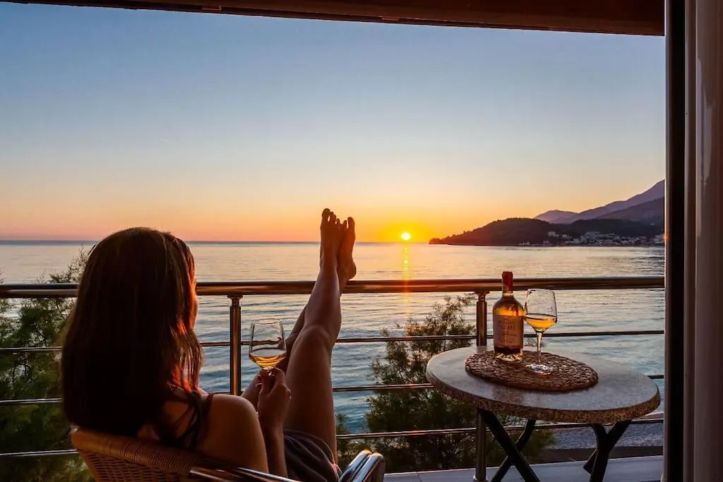 Potam'Sea Bliss 34- Beach Front, Sun Beds & Parking Apartment Himare 0*,  Albania