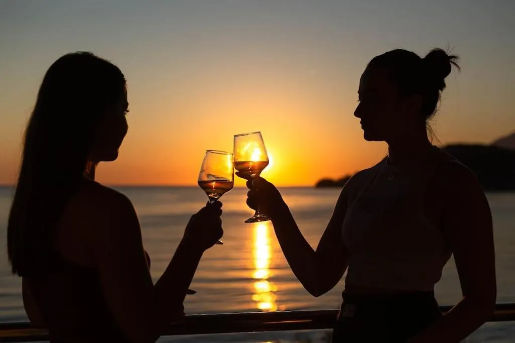 Potam'Sea Bliss 34- Beach Front, Sun Beds & Parking Apartment Himare Albania